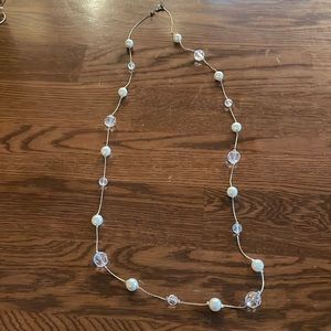 Long necklace with white pearls and crystal beads
